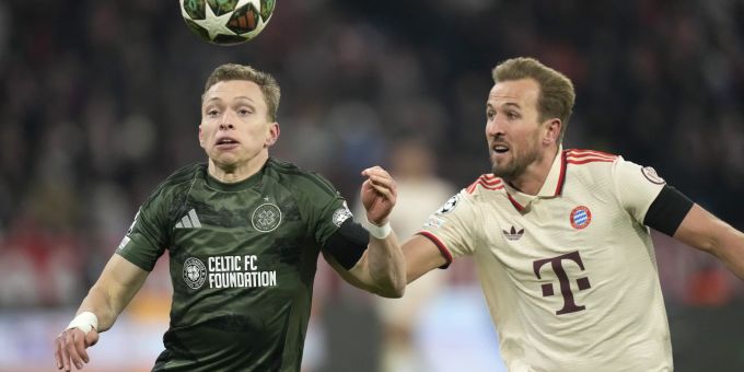 Bayerns Harry Kane im Duell mit Alistair Johnston von Celtic Glasgow. Champions League