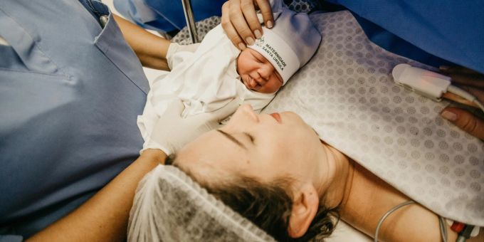 Baby genderneutral - Immer mehr Eltern verkünden Geburt ohne Pronomen