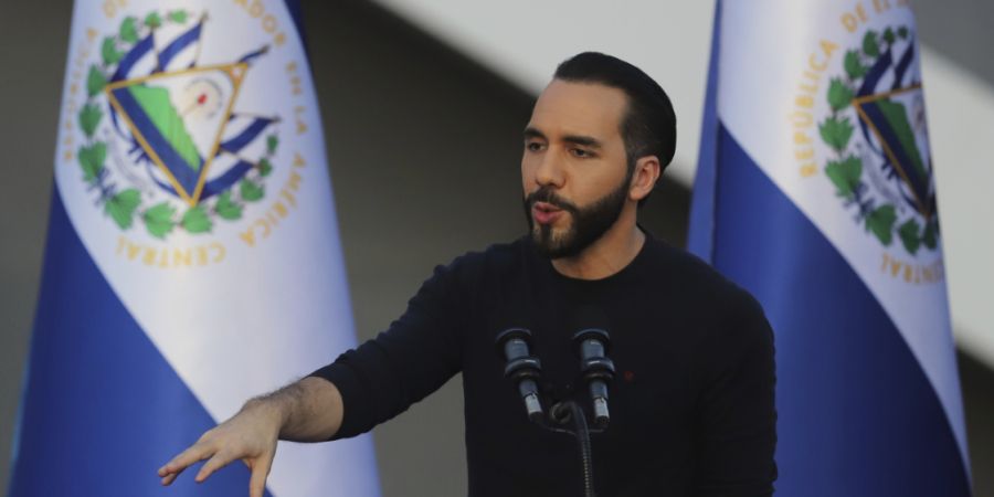 ARCHIV - El Salvadors Präsident Nayib Bukele hält eine Rede während der Einweihung eines industriellen Datenzentrums im Jahr 2024. Foto: Salvador Melendez/AP/dpa