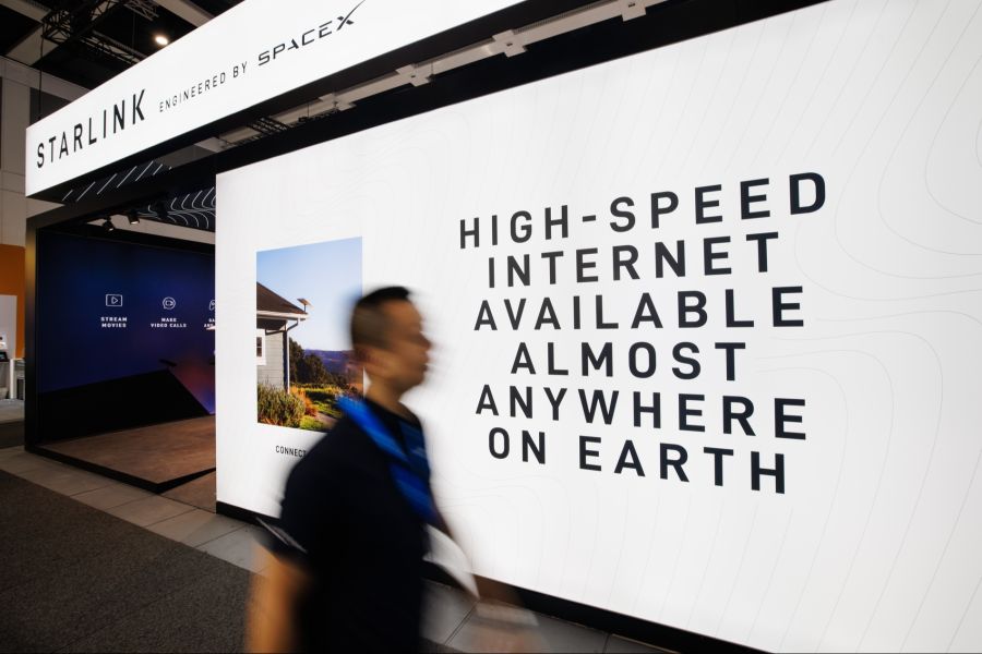 Starlink ist ein Satellitennetzwerk das von dem US-Raumfahrtunternehmen SpaceX von Elon Musk betrieben wird.