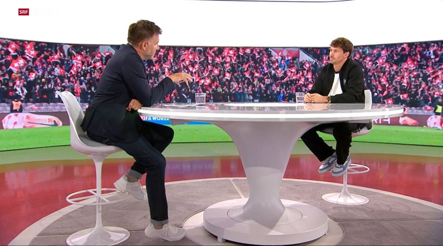 Fassnacht war am Sonntag wegen seines Nati-Rücktritts zu Gast im SRF-«Sportpanorama». Hier mit Moderator Sascha Ruefer.