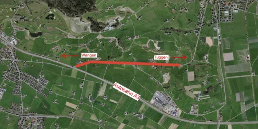 Die Kantonsstrasse bei Tuggen soll saniert und ausgebaut werden. Nun kommt das Projekt teurer als geplant. Der Schwyzer Kantonsrat muss einer Erhöhung der Ausgabenkompetenz noch zustimmen.