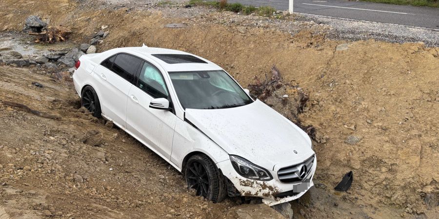 Der 72-jährige Lenker blieb beim Selbstunfall unverletzt.