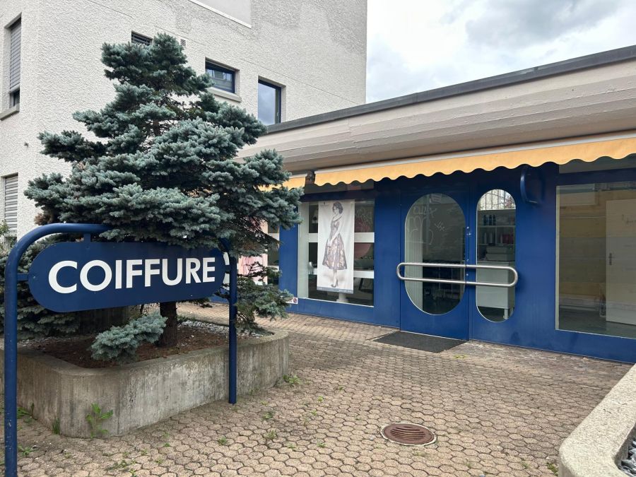 Gabriela führt ihr Coiffeurgeschäft in Zürich Albisrieden mittlerweile seit 33 Jahren.
