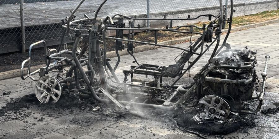 Am Donnerstag brannte ein Elektromobil in Aadorf TG vollständig aus.