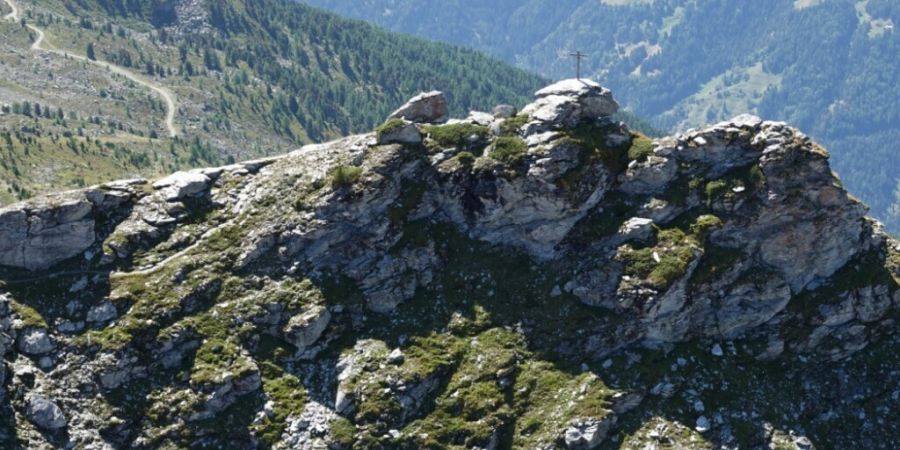 Die 77-jährige Frau rutschte auf einer Wanderung aus und stürzte in die Tiefe.