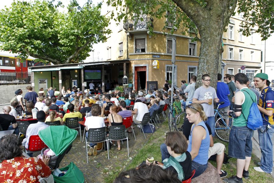 Ob in Gastwirtschaftsbetrieben oder an Public Viewing: Die Stadt Zürich gewährt für die Übertragung des Matchs eine Freinacht.