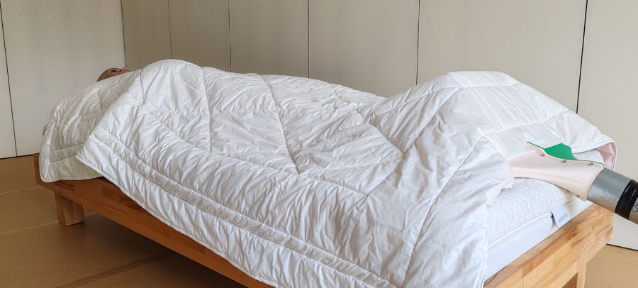 An der HSLU wurde ein erster Prototyp eines gekühlten Bettes entwickelt.