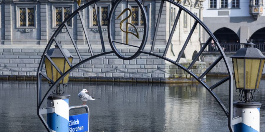 Ein 34-Jähriger zerstörte Zimmer in den Zürcher Luxushotels Storchen und Baur au Lac. Stimmen sollen ihn dazu getrieben haben. (Archivbild)