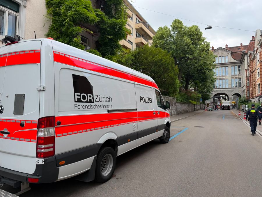 Auch das Forensische Institut Zürich hilft bei der Entsorgung der Gasflasche mit.