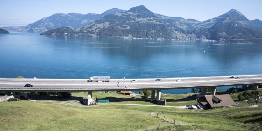 Das Bundesamt für Strassen saniert derzeit das Lehnenviadukt Beckenried, das auf der Nord-Süd-Achse liegt. (Archivaufnahme)