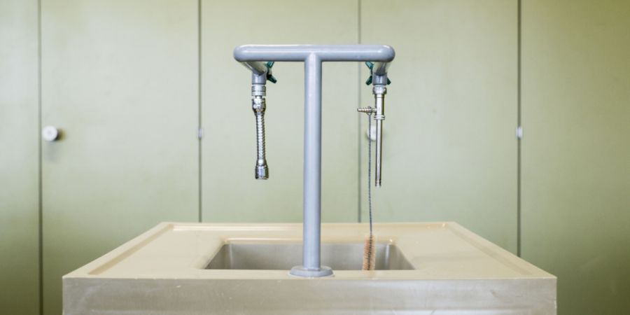Wasser und Strom werden in Steinhausen von einer gemeindeeigenen AG in die Haushaltungen geliefert. (Symbolbild)