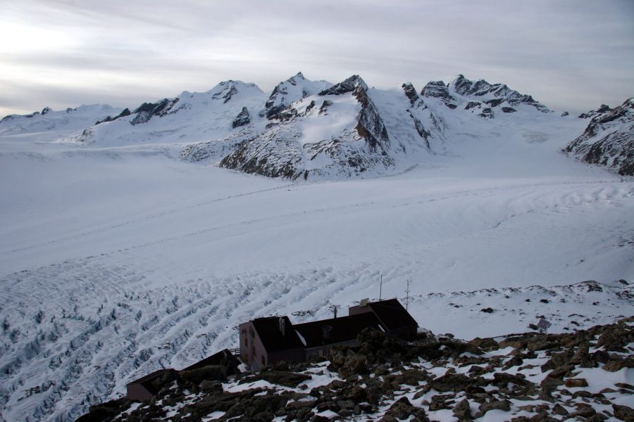 Die Konkordiahütte ist auf 2850 Metern gelegen und bietet atemberaubende Ausblicke.