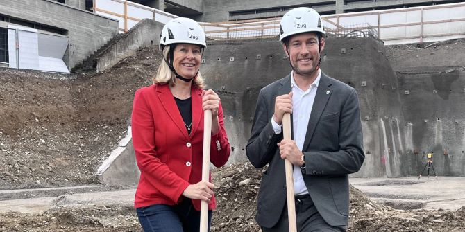 Stadträtin Eliane Birchmeier und Stadtrat Etienne Schumpf anlässlich des Spatenstichs zur Erweiterung der Schulanlage Loreto.