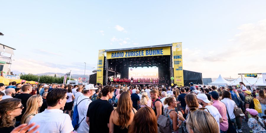 Live-Musik auf drei Bühnen sorgte während des gesamten Fests für ausgelassene Stimmung.