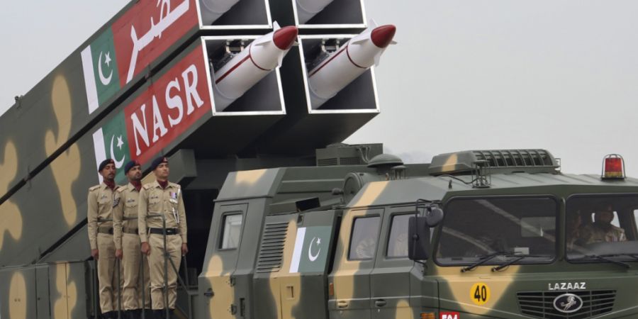 ARCHIV - Die in Pakistan hergestellten ballistischen Raketen NASR und ihre Trägerraketen werden während einer Militärparade anlässlich des Nationalfeiertags gezeigt. Foto: Uncredite...