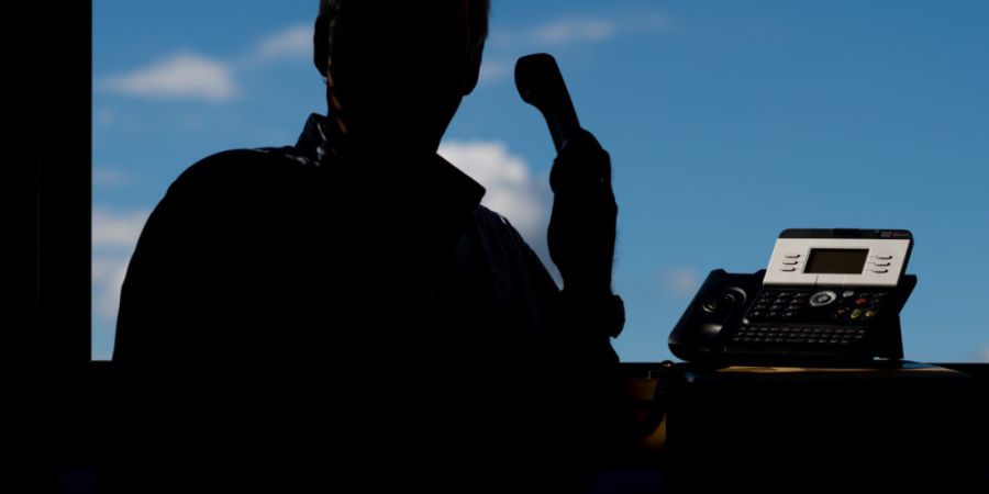 Falsche Bankangestellte und falsche Polizisten: Im französischsprachigen Teil des Kantons Bern sind seit Anfang Monat vermehrt Telefonbetrüger aktiv. Die Polizei warnt vor ihren Mache...