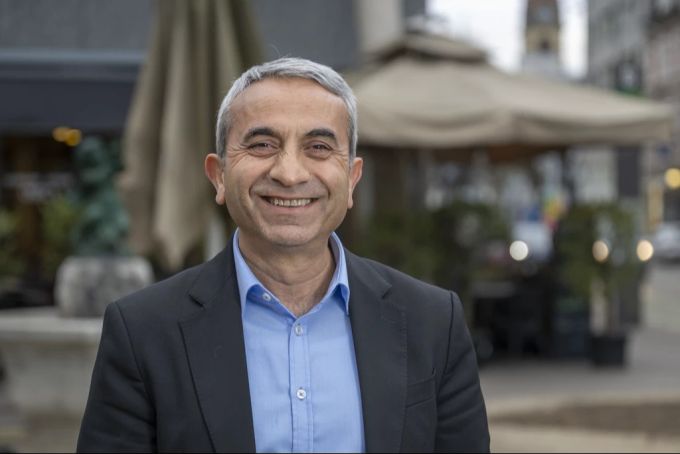 Basels Erziehungsdirektor Mustafa Atici (SP) strukturiert sein Departement neu. (Archivbild) Atici Migrationshintergrund Partizipation Balsiger