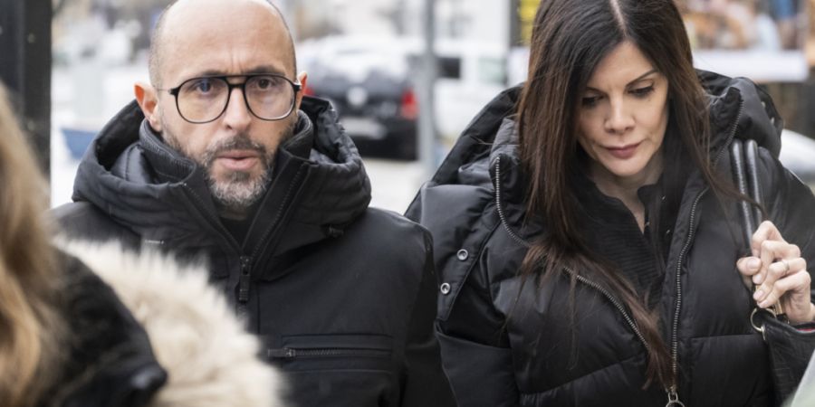 Das Zwangsmassnahmengericht des Kantons Wallis hat die Massnahmen für Jessica Moretti (rechts) um drei Monate verlängert. Eine gleichlautende Entscheidung dürfte in Kürze auch für ...