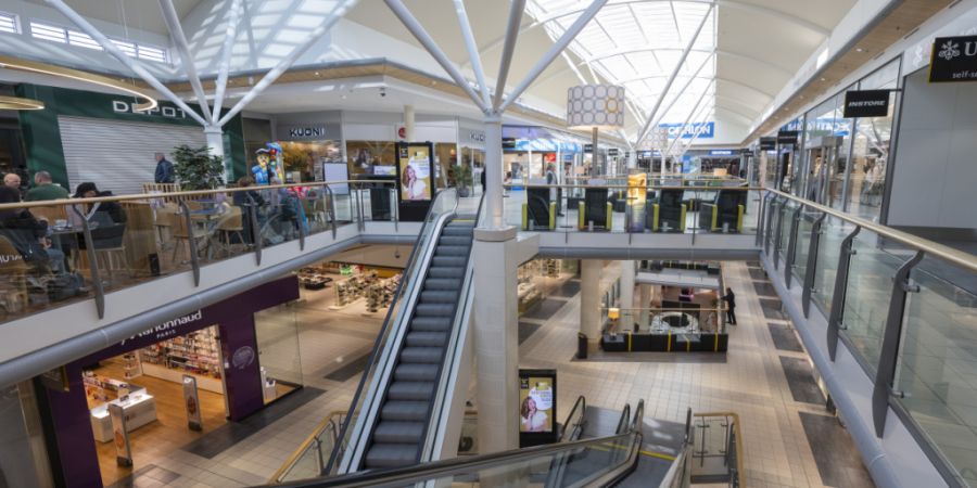 Die Orientierung kann in Einkaufszentren komplex sein. Eine neue Studie zeigt, wie es Menschen gelingt, sich zurechtzufinden. (Symbolbild)