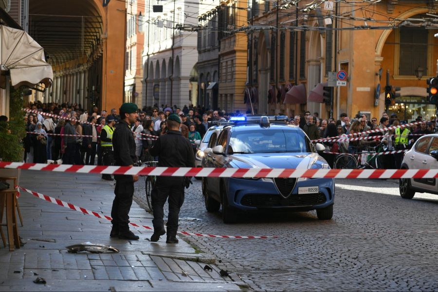 Ein Mann fuhr in Italien in eine Menschenmenge. Acht Personen wurden verletzt.