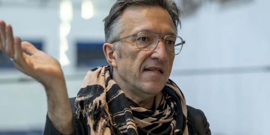 Der Schweizer Autor Lukas Bärfuss stellt sein neues Buch «Königin der Nacht» erstmals öffentlich an den 48. Solothurner Literaturtagen vor. Die Lesung mit einem Gespräch über sein ...