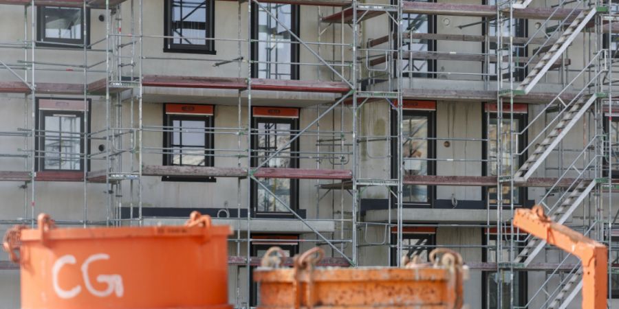 Das Schweizer Bauhauptgewerbe ist im vergangenen Jahr klar gewachsen und dürfte 2026 erneut zulegen. Haupttreiber bleibt der Wohnungsbau. (Archivbild)