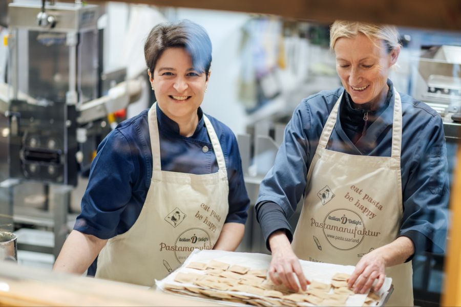 In der ItalianDelight Pastamanufaktur in Saarbrücken werden raffinierte, saisonal wechselnde Pasta-Kreationen hergestellt. Dafür kommen gute und natürliche Zutaten zur Anwendung.