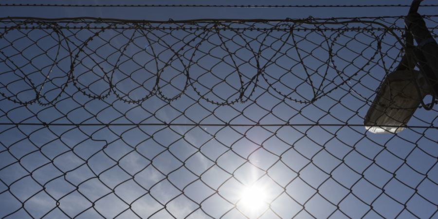 Keine vorzeitige Entlassung: Ein 41-jähriger Schweizer, der 2016 eine Mitbewohnerin tötete, wird nicht vorzeitig aus dem Gefängnis entlassen. (Symbolbild)