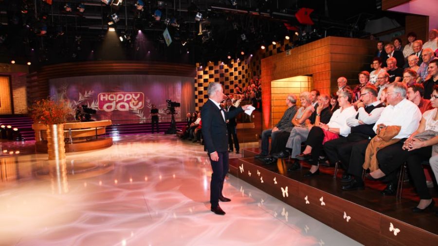 Zuvor moderierte Röbi Koller 18 Jahre lang in diesem Dekor. Immer aus demselben Studio.