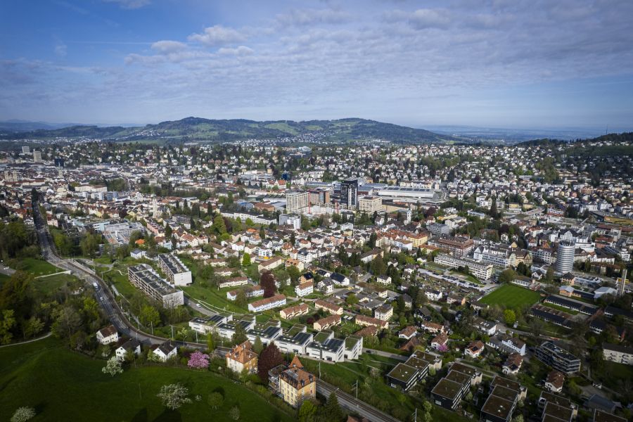 Auch die St. Galler Bevölkerung zahlt pro Kopf mehr. Im Vergleich mit Luzern rund doppelt so viel.