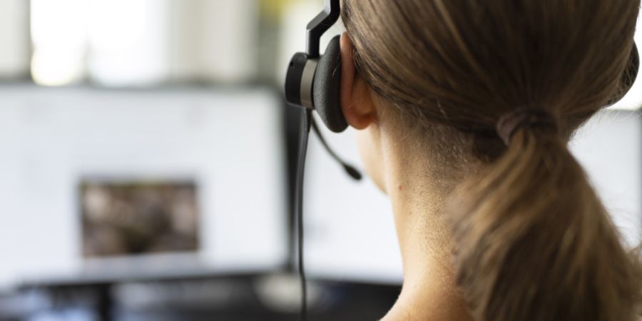 Die Nummer 142 steht für von Gewalt betroffenen Personen ab dem 1. Mai zur Verfügung. (Symbolbild)