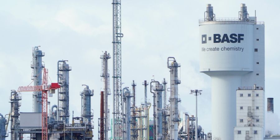 Der Chemiekonzern BASF hat auch im ersten Quartal den Wettbewerbsdruck zu spüren bekommen. Der Umsatz schrumpfte im Jahresvergleich um drei Prozent auf 16 Milliarden Euro. (Archivbild)