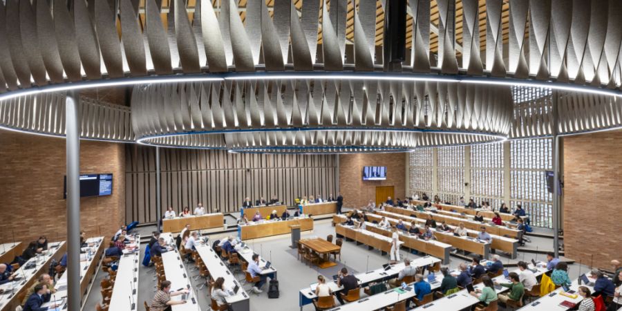 Der Stadtzürcher Gemeinderat wird nach den Wahlen vom Sonntag weiblicher. Der Frauenanteil steigt auf 45,6 Prozent. (Symbolbild)