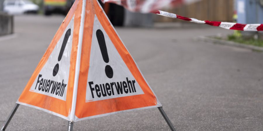 Die 77-jährige Bewohnerin der Brandwohnung in Reinach im Baselbiet wurde zur medizinischen Abklärung vorsichtshalber ins Spital gebracht. (Archivbild)