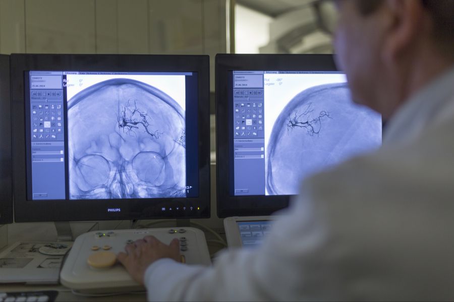 Die Krebs-Fachärztin ist der Ansicht, ihre fristlose Kündigung sei ungerechtfertigt.