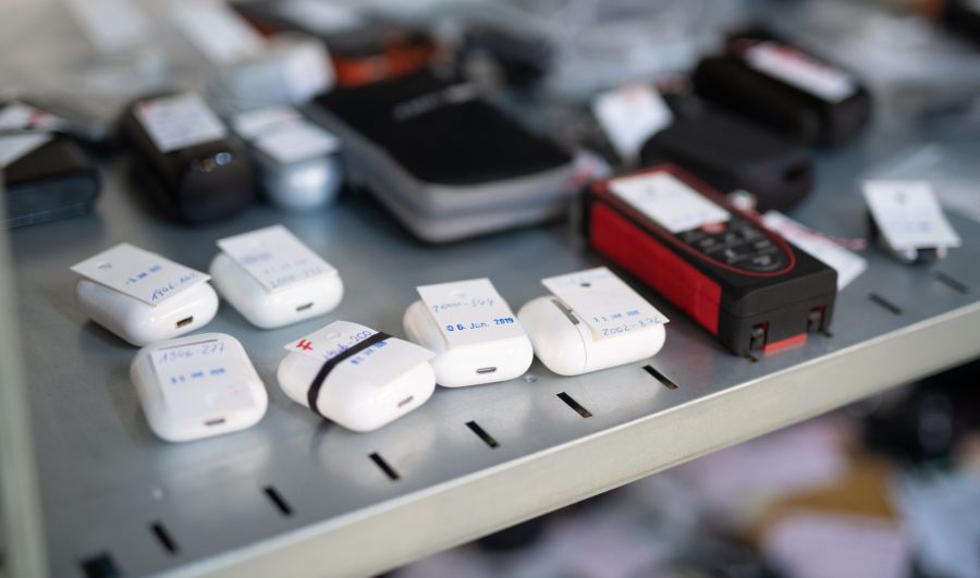 Kopfhörer werden gemäss Swissport besonders häufig abgegeben.