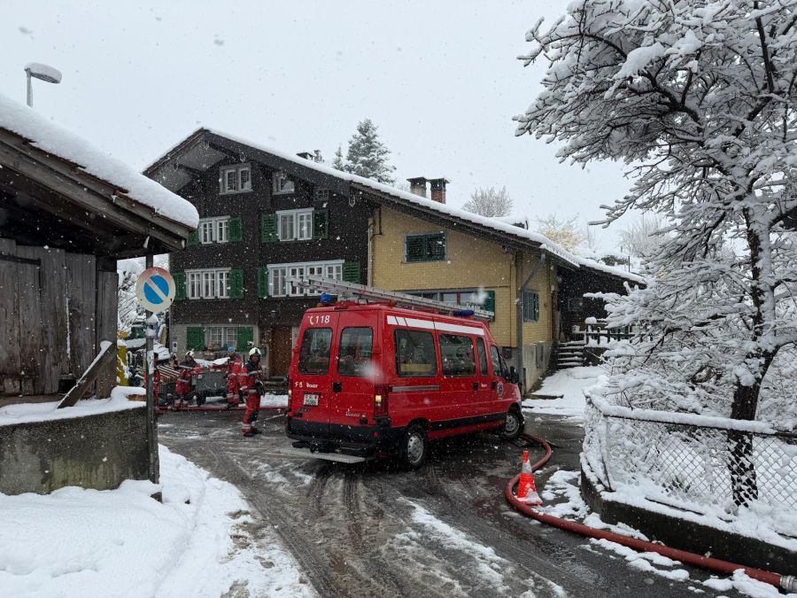 Die Einsatzkräfte sind weiterhin im Einsatz.