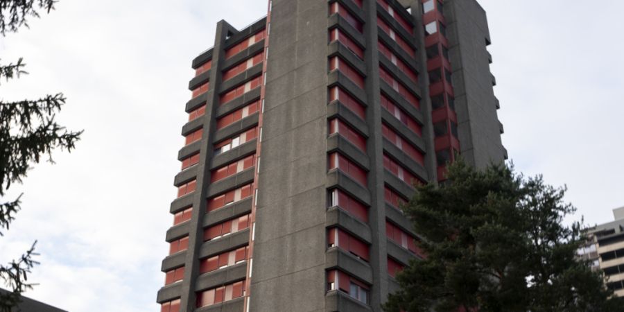 Das ehemalige Gesundheitszentrum für das Alter in Zürich-Leimbach wird später unter anderem wieder von Senioren genutzt. Ab Sommer dient es vorübergehend als Asylunterkunft. (Archiv...