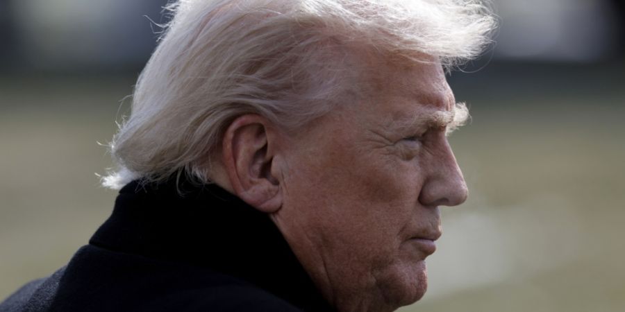 Einen schwachen Dollar will US-Präsident Trump sehen. Deswegen hat er auch keine Sorgen vor dem jüngsten Kursverlust.