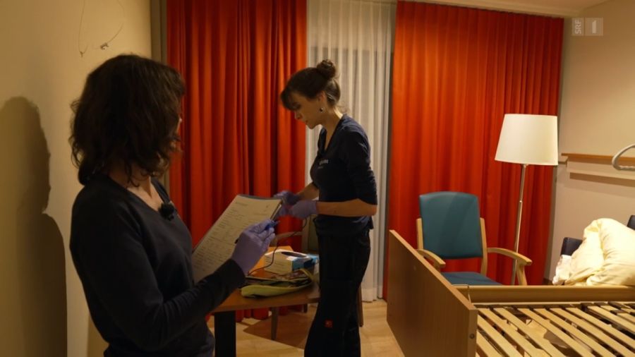 Todesfall in einem Pflegeheim. Die Rechtsmedizinerin Conny Hartmann prüft auch hier, ob es sich um einen natürlich Tod handelte.