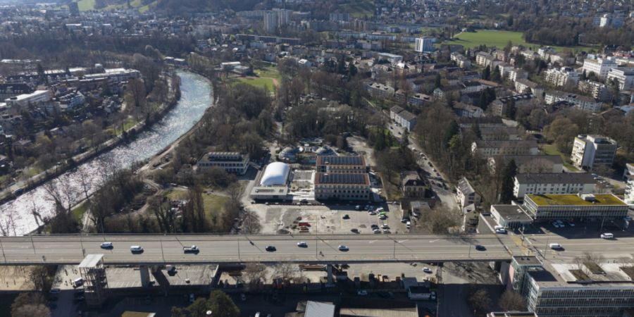 Die Stadt Bern hat am Montag die Konzeptausschreibung für die Überbauungen auf dem Mittelfeld und dem Gaswerkareal (hier im Bild) lanciert. (Archivbild)