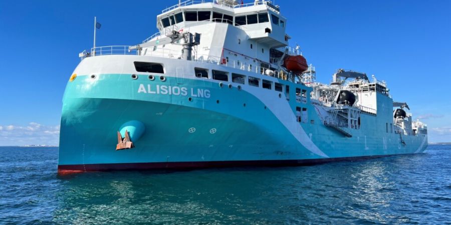 Das Bunkerschiff verfügt über eine Ladekapazität von 12'500 Kubikmetern Flüssigerdgas. Die Menge entspricht ungefähr dem durchschnittlichen Jahresverbrauch von 5000 bis 7000 Hausha...