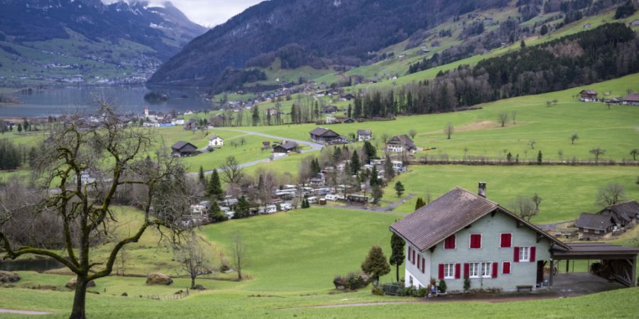 Buosingen liegt oberhalb des Lauerzersees. Die Gegend ist im Bundesinventars der Landschaften und Naturdenkmäler von nationaler Bedeutung (BLN) aufgenommen. (Archivaufnahme)