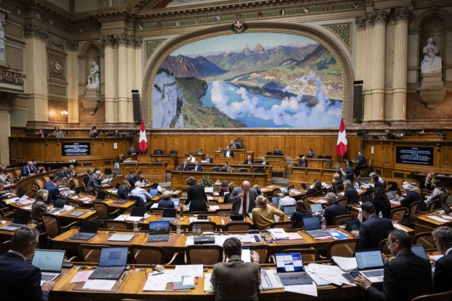 Das Offenlegen von Lobby-Nebeneinkünften erhöht das Vertrauen und die Wahlchancen von Politikern. (Symbolbild)