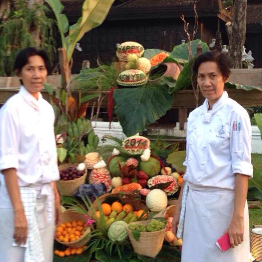 Die Zwillinge starteten ihre Karriere in Bangkok.