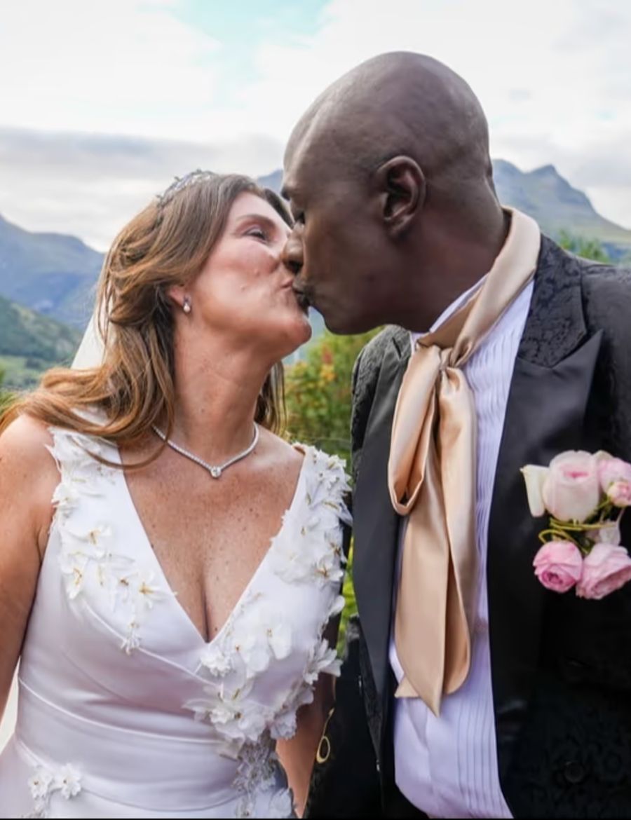 Nach der Hochzeit hinterliessen das Ehepaar einen Haufen unbeglichener Rechnungen.