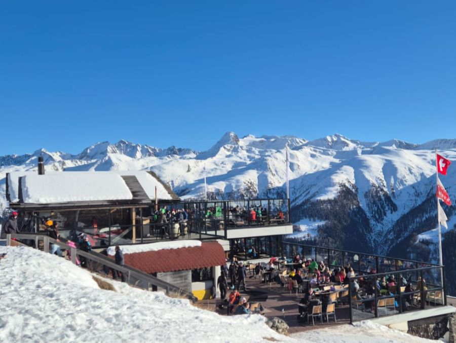 Sonne pur und volle Terrassen auch im Skigebiet Bellwald VS.