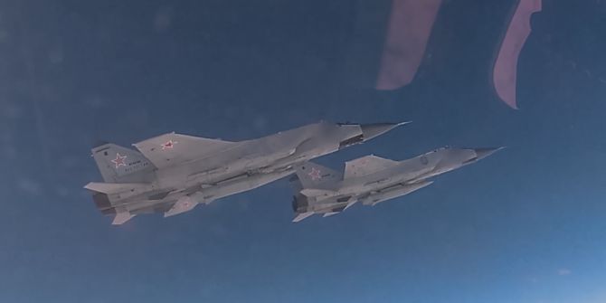 Russische Kampfjets am Himmel