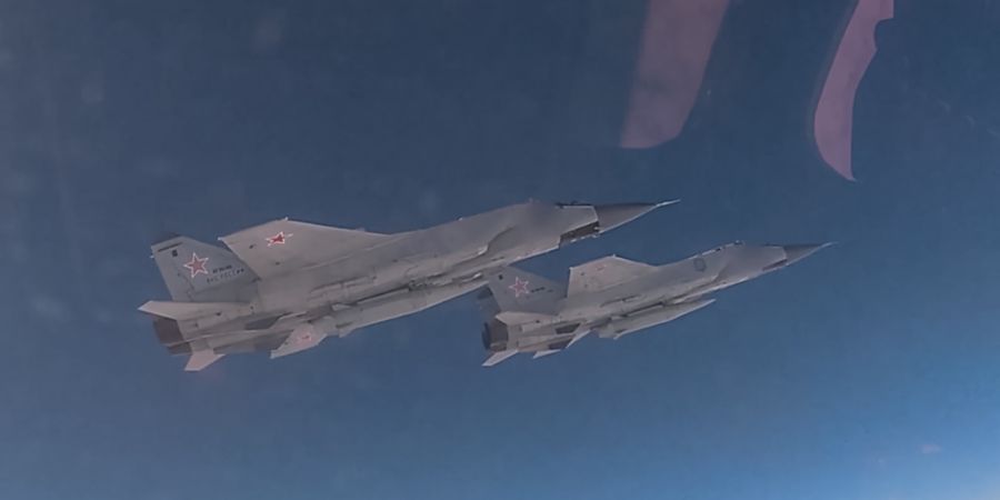 Russische Kampfjets am Himmel